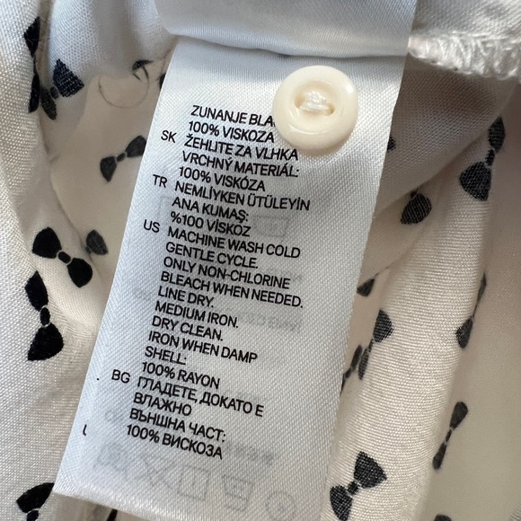 Women’s H&M Button Down Long Sleeve Blouse with Bow Tie Print + Front Po… - Picture 7 of 10